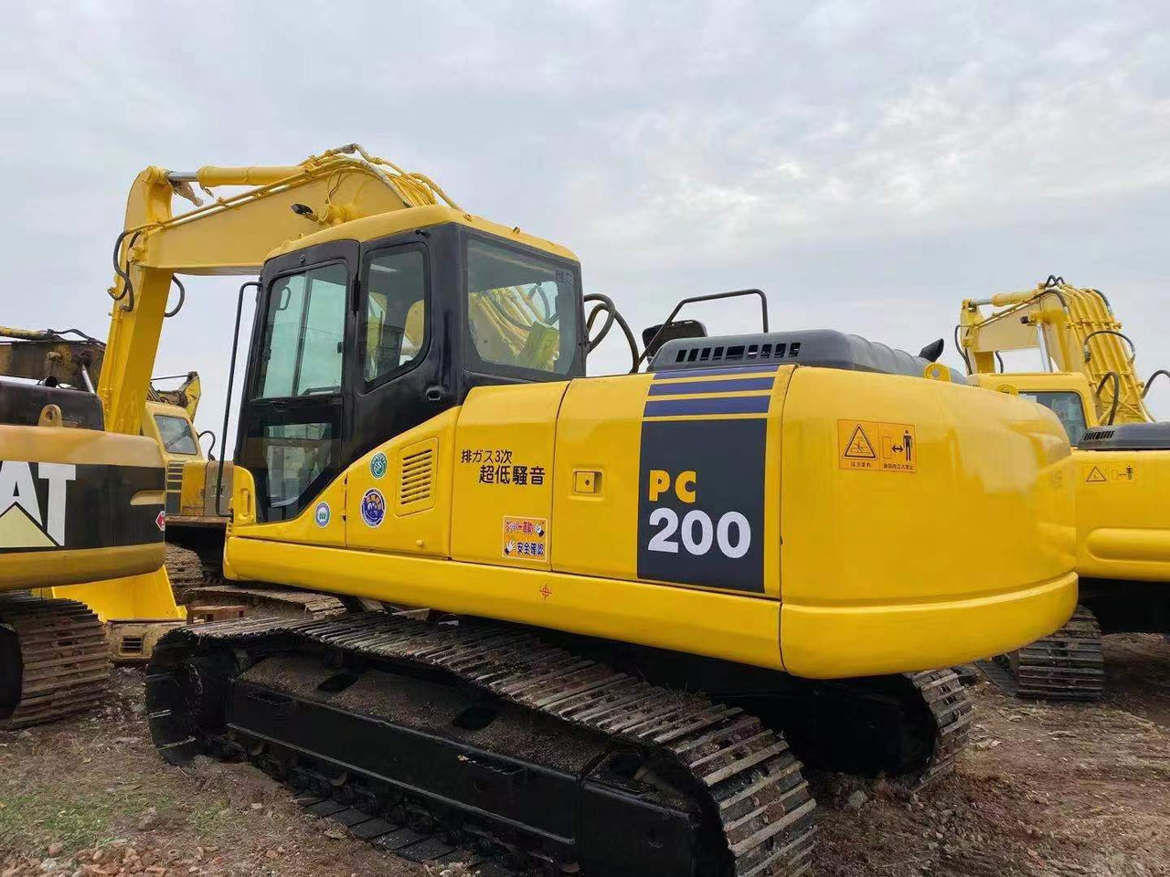 KOMATSU PC200-7 - Excavadora de cadenas: foto 1 KOMATSU PC200-7 - Excavadora de cadenas: foto 1