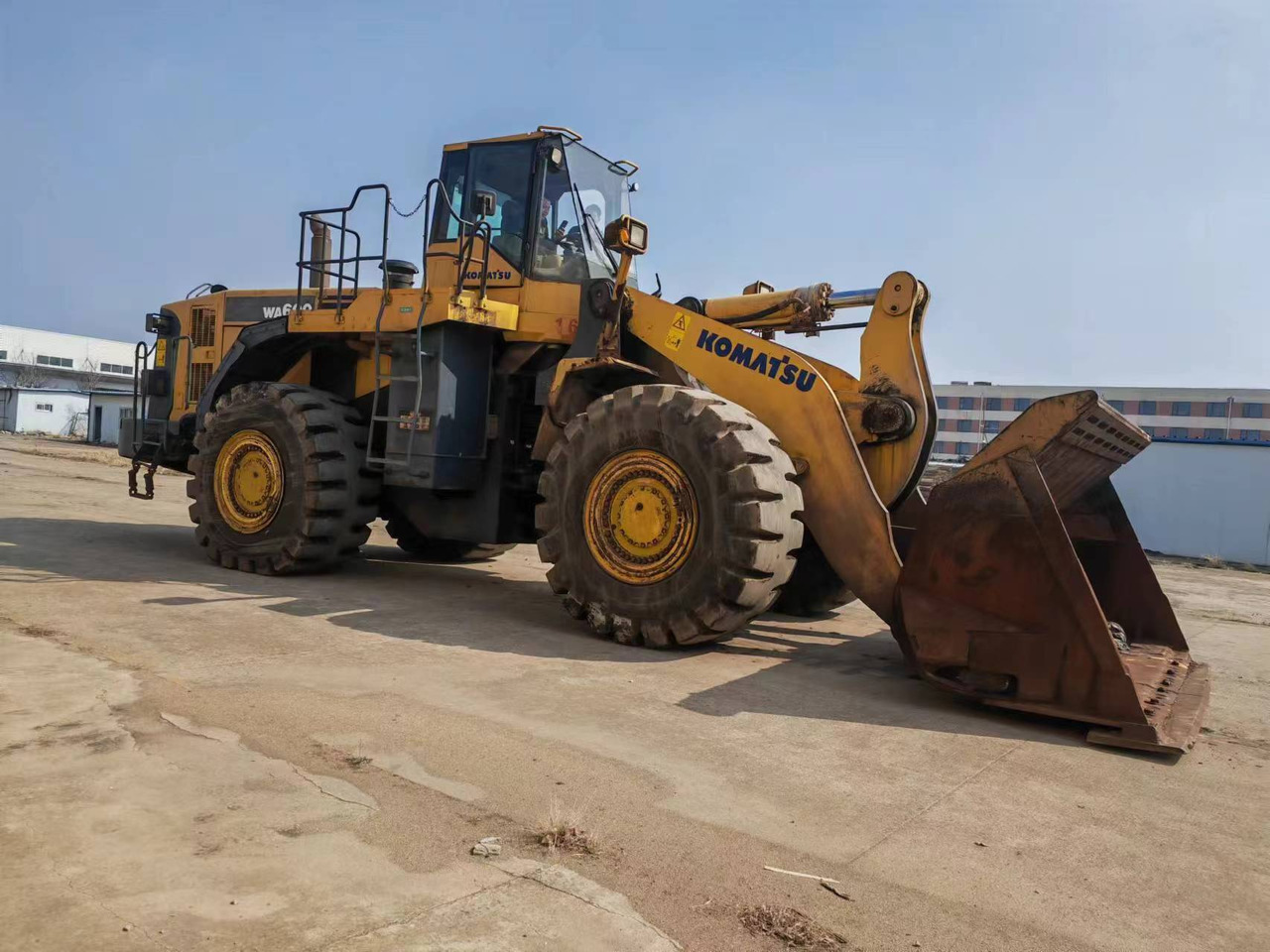 KOMATSU WA600-6 - Cargadora de ruedas: foto 1 KOMATSU WA600-6 - Cargadora de ruedas: foto 1