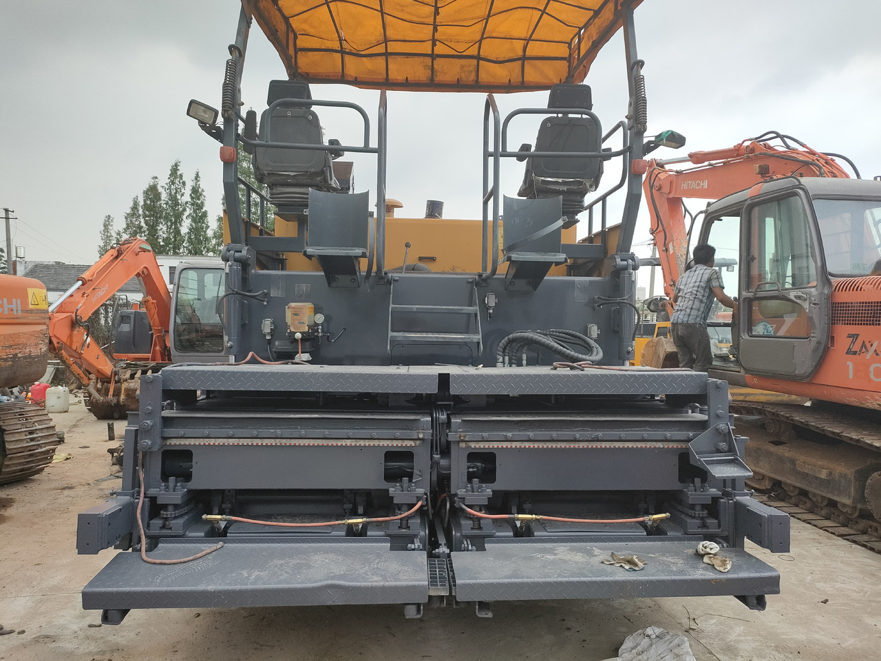 XCMG RP602L - Pavimentadora de asfalto: foto 3 XCMG RP602L - Pavimentadora de asfalto: foto 3