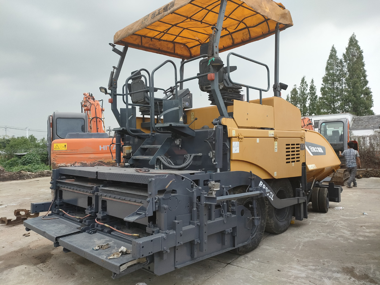 XCMG RP602L - Pavimentadora de asfalto: foto 4 XCMG RP602L - Pavimentadora de asfalto: foto 4