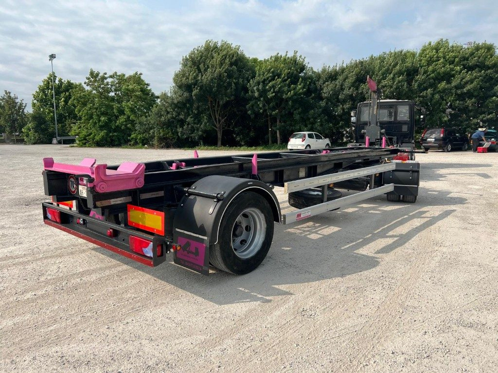 ATLAS RIMORCHIO ATLAS SCARRABILE - Remolque multilift/ Portacontenedores de cadenas: foto 4 ATLAS RIMORCHIO ATLAS SCARRABILE - Remolque multilift/ Portacontenedores de cadenas: foto 4