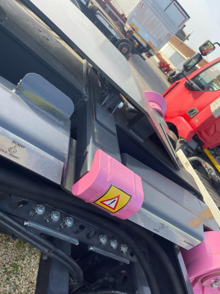 BLOCCAGGIO POSTERIORE ESTERNO - Carrocería y exterior para Camión: foto 2 BLOCCAGGIO POSTERIORE ESTERNO - Carrocería y exterior para Camión: foto 2