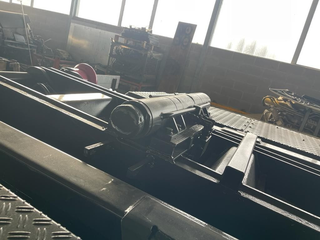 BLOCCAGGIO POSTERIORE INTERNO CON 2 PISTONI - Carrocería y exterior para Camión: foto 3 BLOCCAGGIO POSTERIORE INTERNO CON 2 PISTONI - Carrocería y exterior para Camión: foto 3