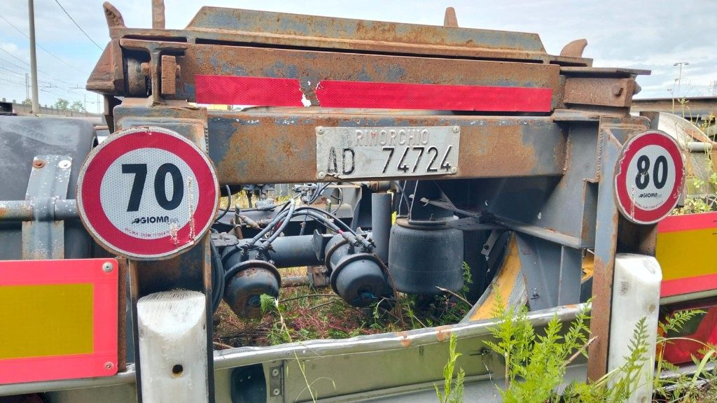 CARDI RIMORCHIO CARDI SCARRABILE PNEUMATICO - Remolque multilift/ Portacontenedores de cadenas: foto 4 CARDI RIMORCHIO CARDI SCARRABILE PNEUMATICO - Remolque multilift/ Portacontenedores de cadenas: foto 4