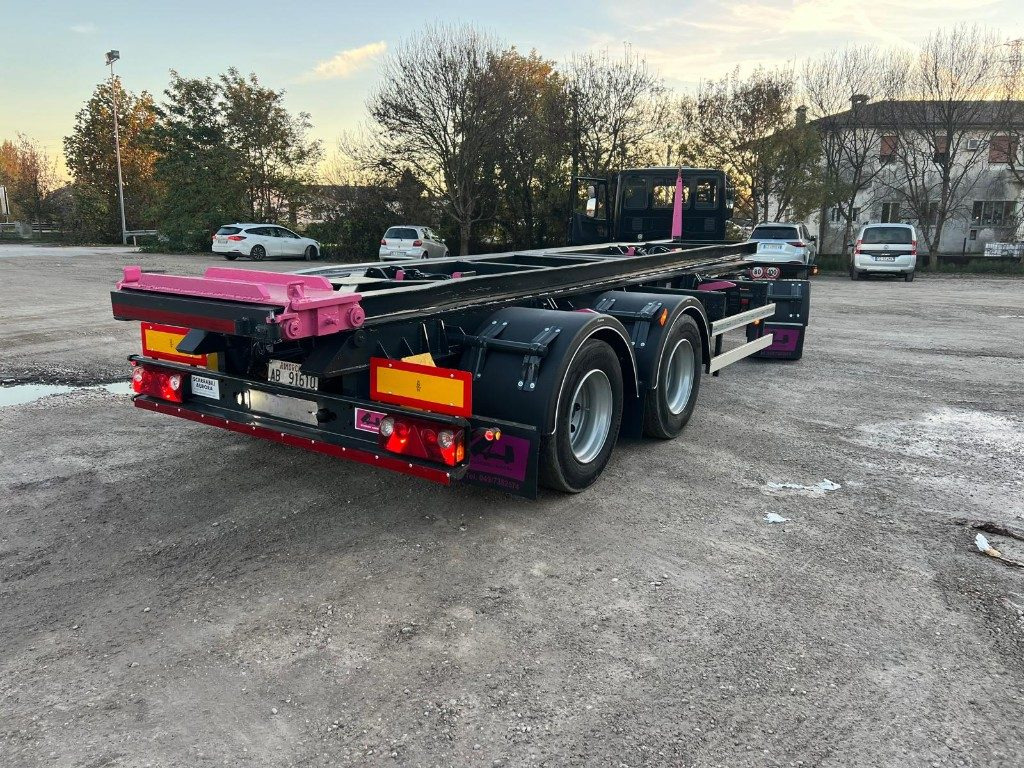 CARDI RIMORCHIO CARDI SCARRABILE RIBALTABILE - Remolque multilift/ Portacontenedores de cadenas: foto 1 CARDI RIMORCHIO CARDI SCARRABILE RIBALTABILE - Remolque multilift/ Portacontenedores de cadenas: foto 1