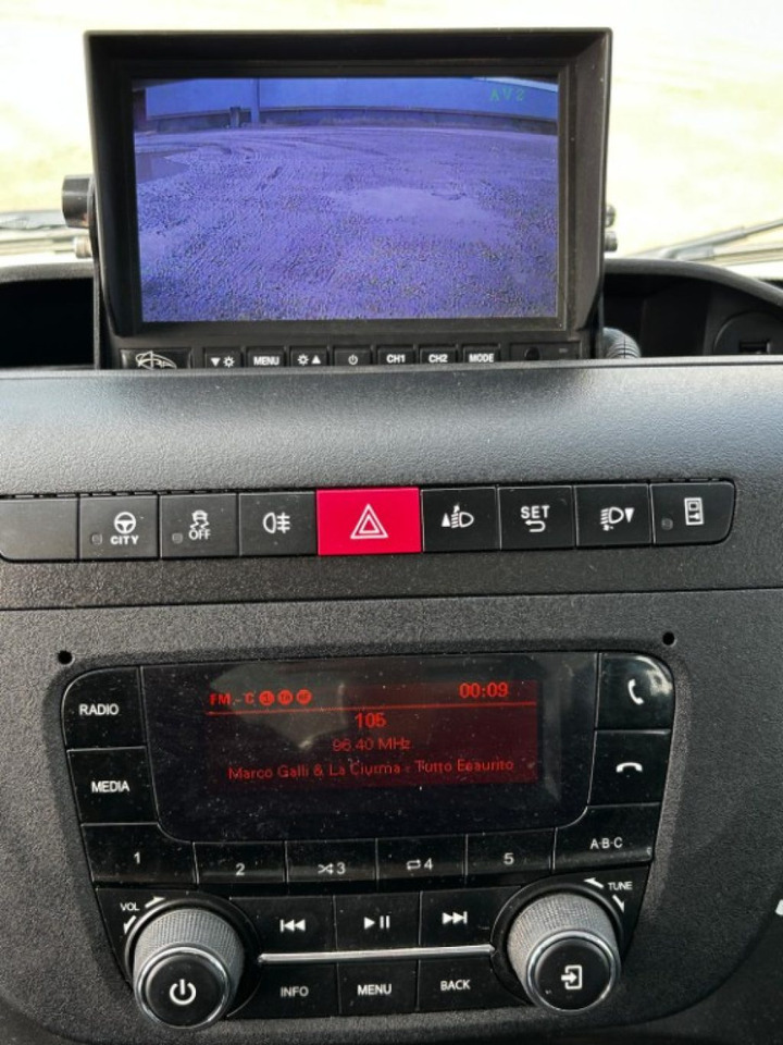 Volquete furgoneta IVECO DAILY 35.140 RIBALTABILE: foto 14 Volquete furgoneta IVECO DAILY 35.140 RIBALTABILE: foto 14