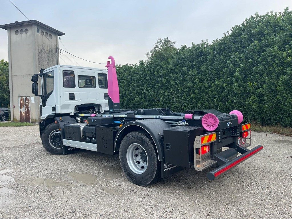 IVECO EUROCARGO 180K32 SCARRABILE NUOVO - Camión multibasculante: foto 3 IVECO EUROCARGO 180K32 SCARRABILE NUOVO - Camión multibasculante: foto 3