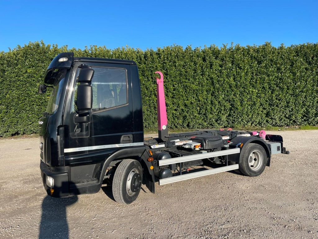 IVECO EUROCARGO 75E18 CON SCARRABILE NUOVO - Camión multibasculante: foto 3 IVECO EUROCARGO 75E18 CON SCARRABILE NUOVO - Camión multibasculante: foto 3