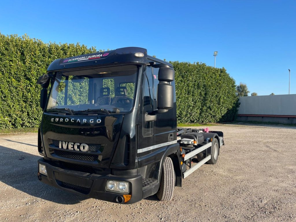 IVECO EUROCARGO 75E18 CON SCARRABILE NUOVO - Camión multibasculante: foto 2 IVECO EUROCARGO 75E18 CON SCARRABILE NUOVO - Camión multibasculante: foto 2
