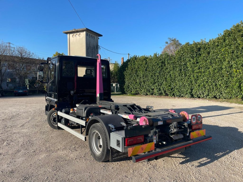 IVECO EUROCARGO 75E18 CON SCARRABILE NUOVO - Camión multibasculante: foto 5 IVECO EUROCARGO 75E18 CON SCARRABILE NUOVO - Camión multibasculante: foto 5
