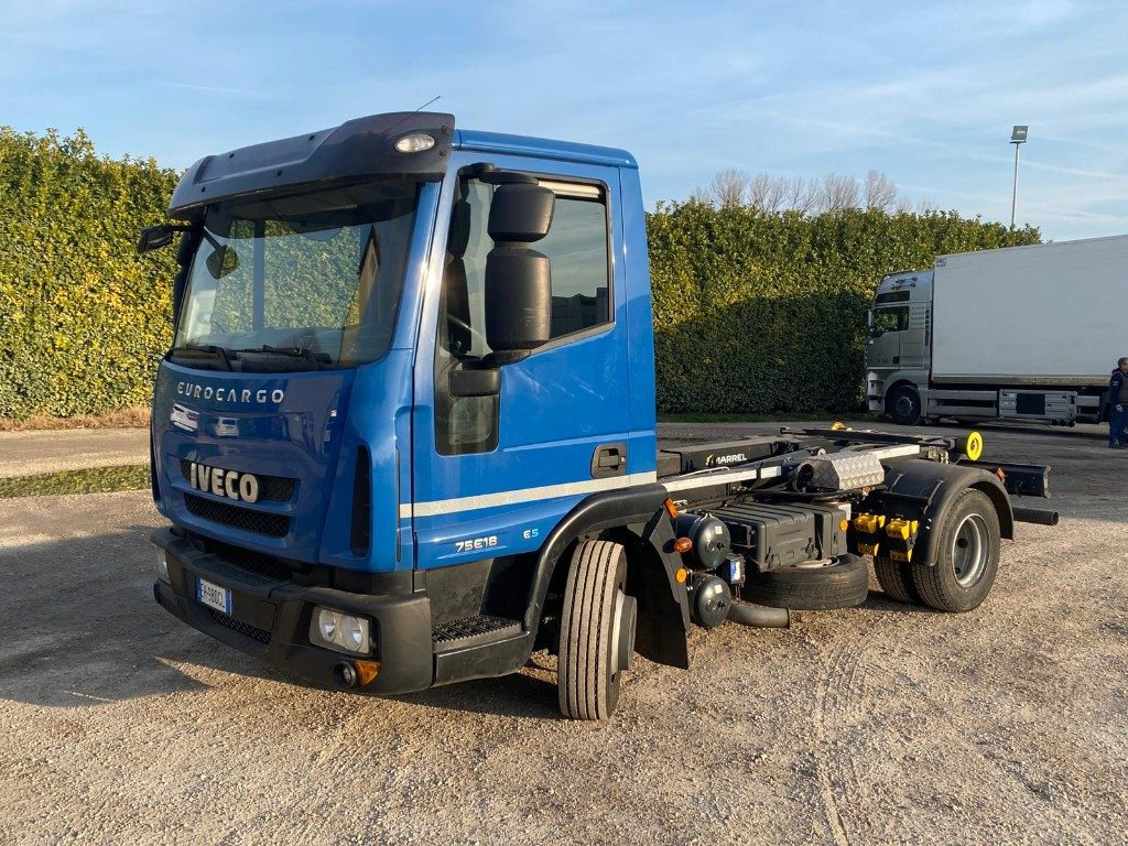IVECO EUROCARGO 75E18 SCARRABILE - Camión multibasculante: foto 1 IVECO EUROCARGO 75E18 SCARRABILE - Camión multibasculante: foto 1
