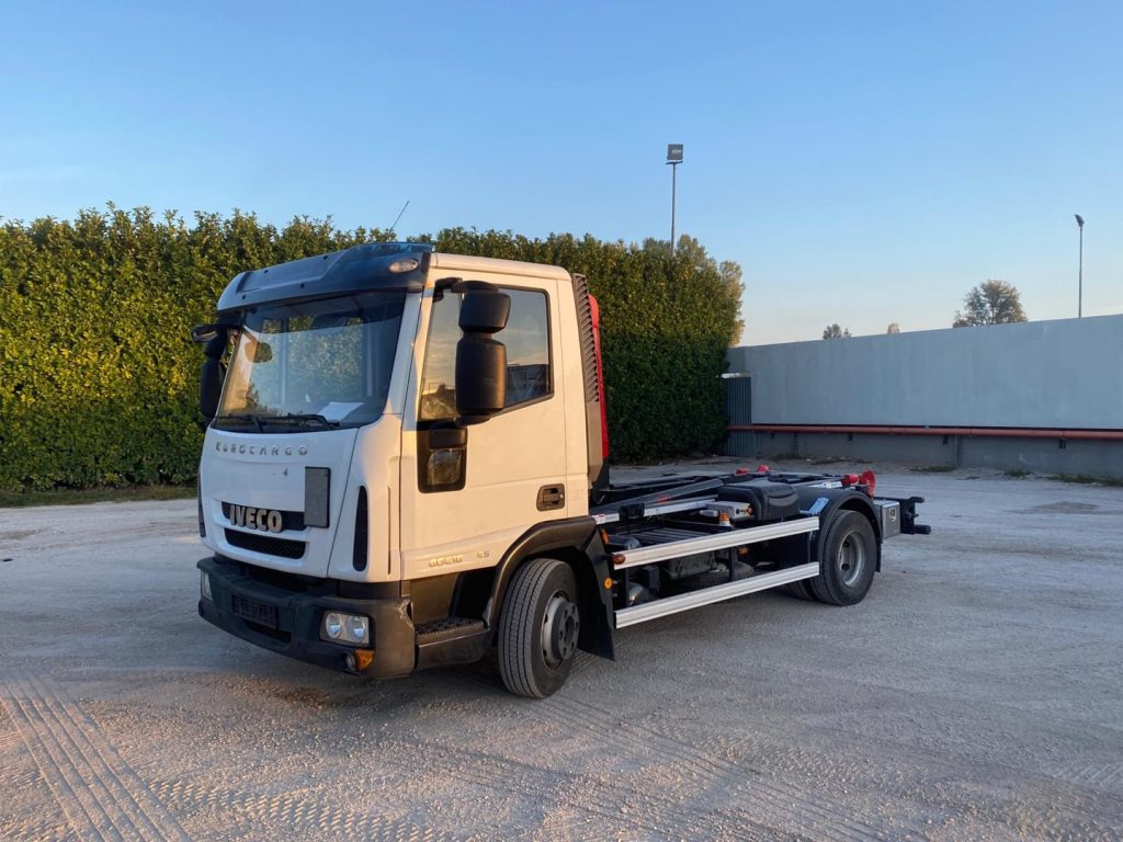 IVECO EUROCARGO 80 E18 CON IMPIANTO SCARRABILE NUO - Camión multibasculante: foto 3 IVECO EUROCARGO 80 E18 CON IMPIANTO SCARRABILE NUO - Camión multibasculante: foto 3