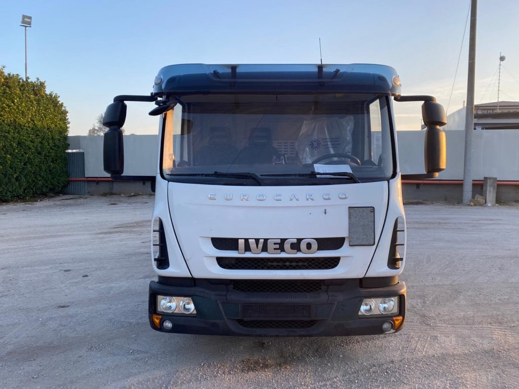 IVECO EUROCARGO 80 E18 CON IMPIANTO SCARRABILE NUO - Camión multibasculante: foto 4 IVECO EUROCARGO 80 E18 CON IMPIANTO SCARRABILE NUO - Camión multibasculante: foto 4