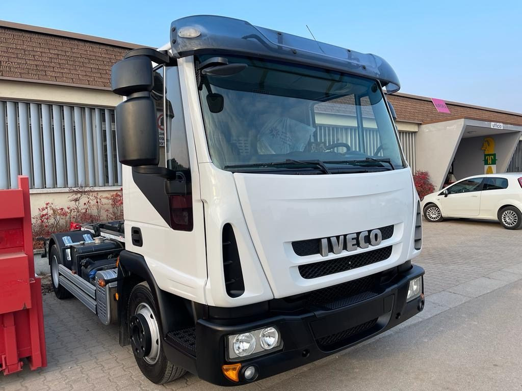 IVECO EUROCARGO 80 E18 CON IMPIANTO SCARRABILE NUO - Camión multibasculante: foto 2 IVECO EUROCARGO 80 E18 CON IMPIANTO SCARRABILE NUO - Camión multibasculante: foto 2