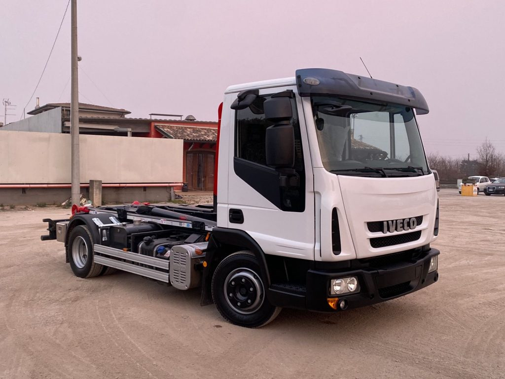 IVECO EUROCARGO 80 E18 CON IMPIANTO SCARRABILE NUO - Camión multibasculante: foto 1 IVECO EUROCARGO 80 E18 CON IMPIANTO SCARRABILE NUO - Camión multibasculante: foto 1