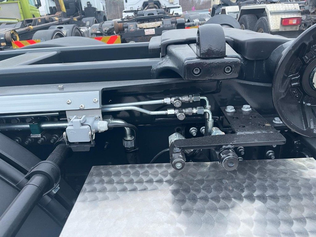 IVECO X-WAY AD350X480YPS SCARRABILE NUOVO - Camión multibasculante: foto 5 IVECO X-WAY AD350X480YPS SCARRABILE NUOVO - Camión multibasculante: foto 5