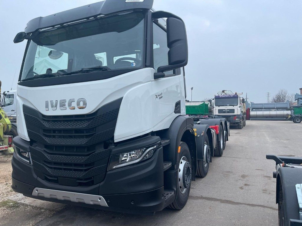 IVECO X-WAY AD350X480YPS SCARRABILE NUOVO - Camión multibasculante: foto 2 IVECO X-WAY AD350X480YPS SCARRABILE NUOVO - Camión multibasculante: foto 2