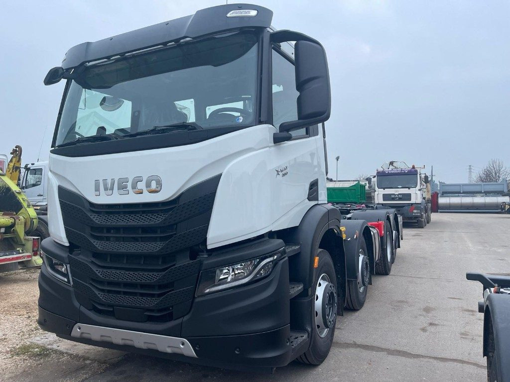 IVECO X-WAY AD350X480YPS SCARRABILE NUOVO - Camión multibasculante: foto 1 IVECO X-WAY AD350X480YPS SCARRABILE NUOVO - Camión multibasculante: foto 1