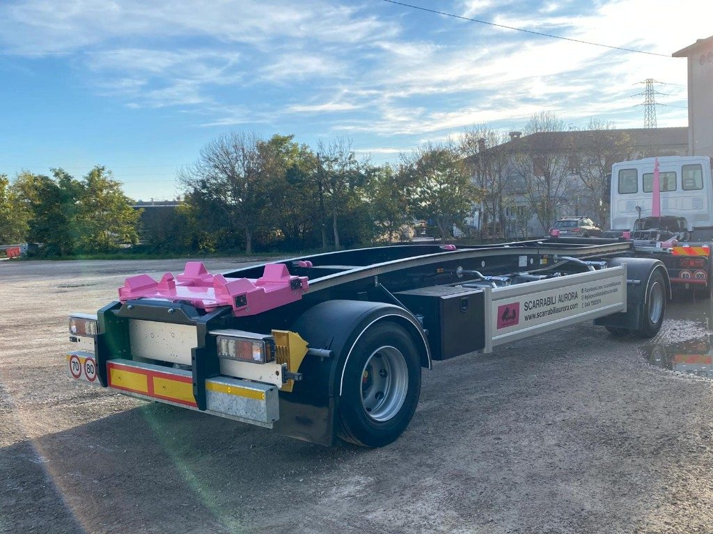 RIMORCHIO SCARRABILE IT RUNNER 20HN - Remolque multilift/ Portacontenedores de cadenas: foto 1 RIMORCHIO SCARRABILE IT RUNNER 20HN - Remolque multilift/ Portacontenedores de cadenas: foto 1