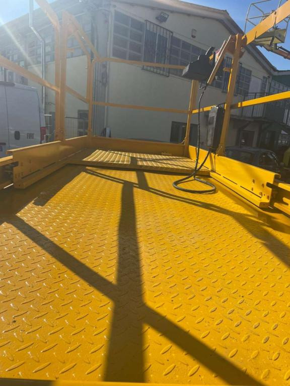 Plataforma de tijeras Haulotte COMPACT 12DX: foto 7 Plataforma de tijeras Haulotte COMPACT 12DX: foto 7