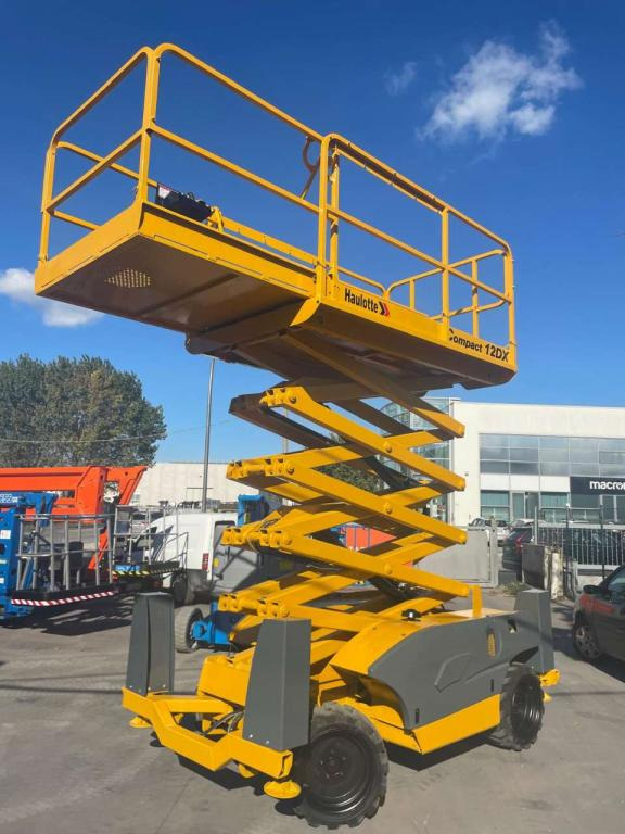 Plataforma de tijeras Haulotte COMPACT 12DX: foto 11 Plataforma de tijeras Haulotte COMPACT 12DX: foto 11