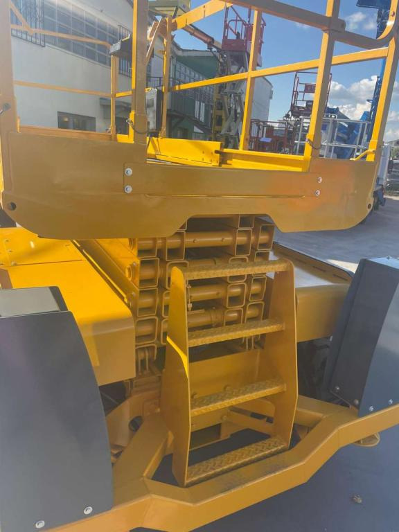 Plataforma de tijeras Haulotte COMPACT 12DX: foto 6 Plataforma de tijeras Haulotte COMPACT 12DX: foto 6