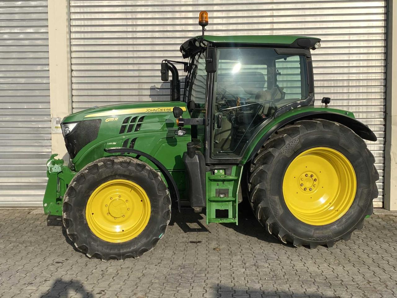 John Deere 6115R - Tractor: foto 2 John Deere 6115R - Tractor: foto 2