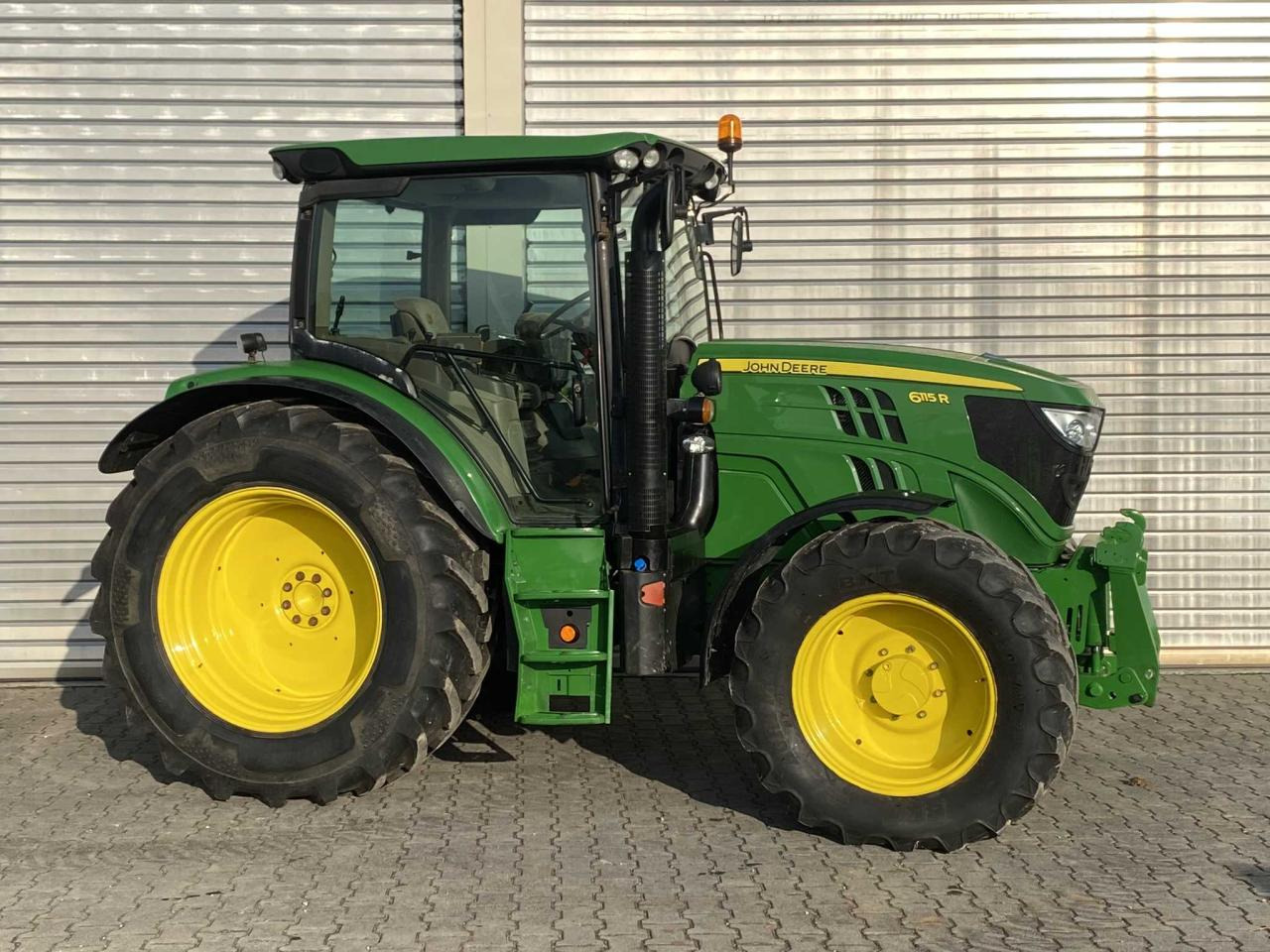 John Deere 6115R - Tractor: foto 1 John Deere 6115R - Tractor: foto 1