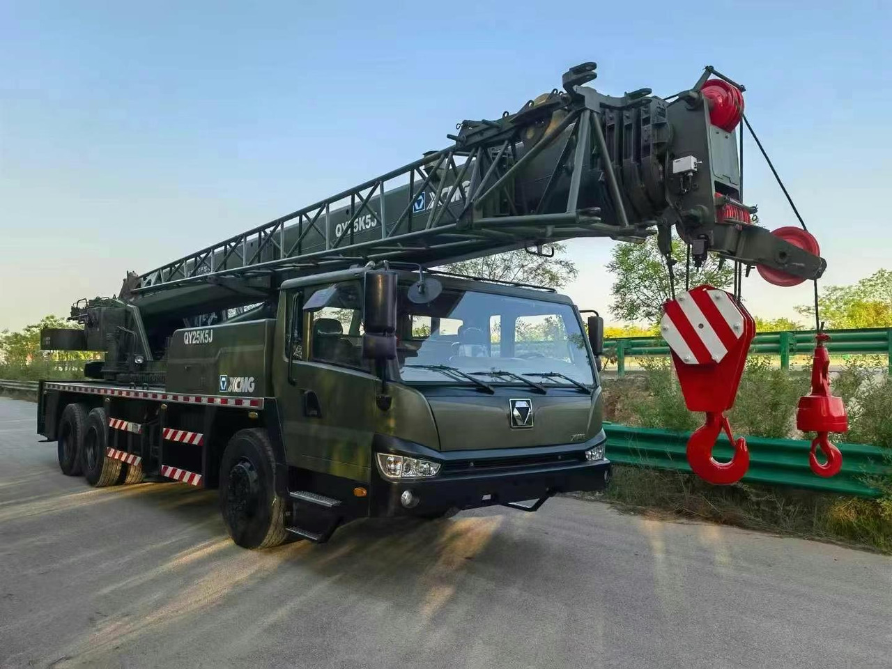 XCMG QY25K5-1 25 ton truck crane - Autogrúa: foto 2 XCMG QY25K5-1 25 ton truck crane - Autogrúa: foto 2