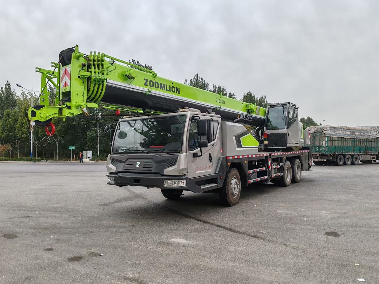 ZOOMLION ZTC251V 25 TON TRUCK CRANE - Autogrúa: foto 1 ZOOMLION ZTC251V 25 TON TRUCK CRANE - Autogrúa: foto 1