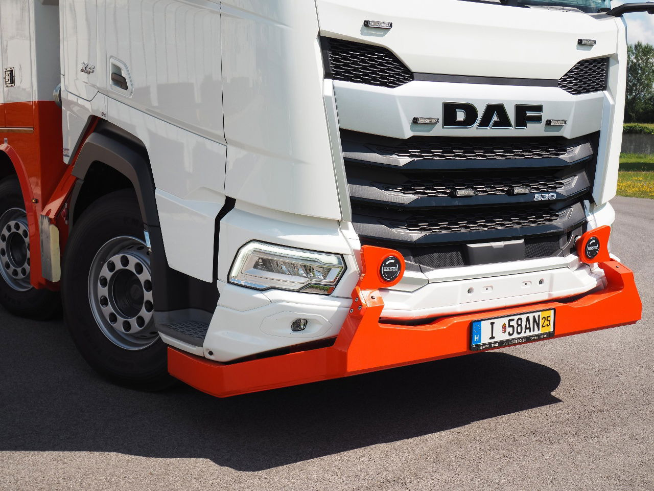 DAF XF 530 NEW T-REX DAF white - Grua de remolque autos: foto 2 DAF XF 530 NEW T-REX DAF white - Grua de remolque autos: foto 2