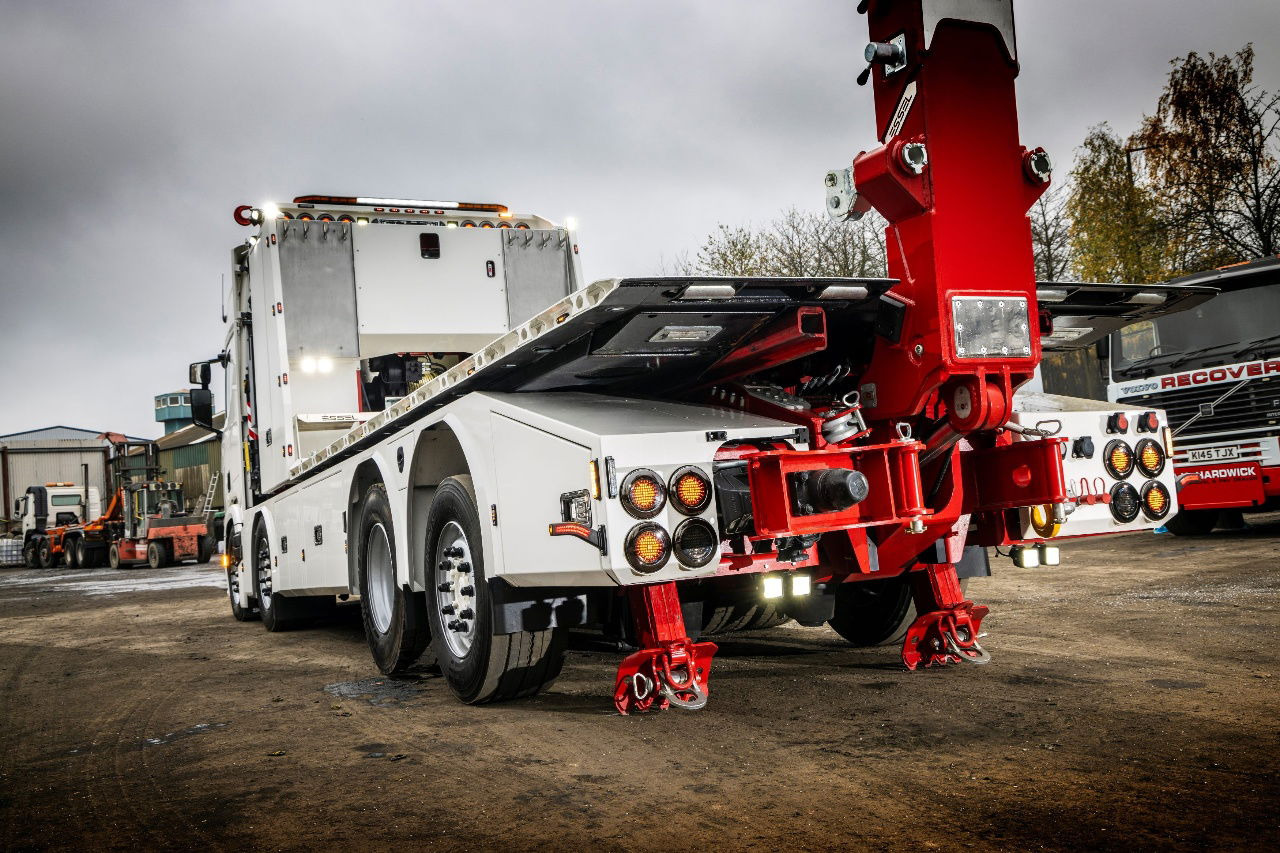 Scania R560 ET12000 R560 B8x26NB NEW in White or RED - Grua de remolque autos: foto 2 Scania R560 ET12000 R560 B8x26NB NEW in White or RED - Grua de remolque autos: foto 2