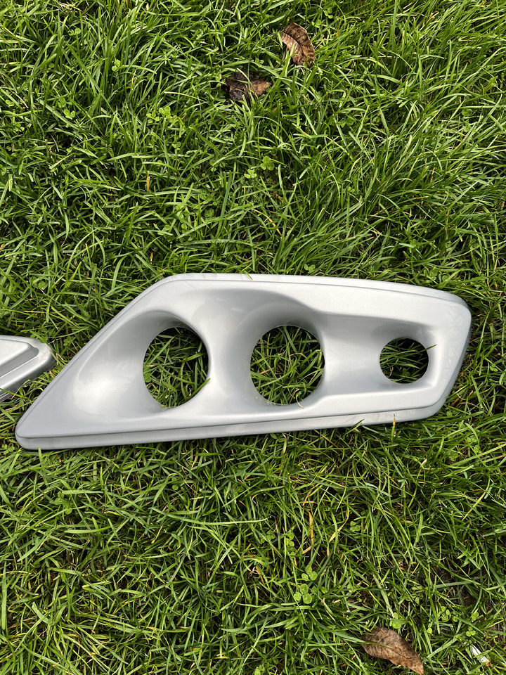 Mercedes-Benz Osłona lamp przód Mercedes Intouro do autobusu Mercedes Intouro - Carrocería y exterior para Autobús: foto 2 Mercedes-Benz Osłona lamp przód Mercedes Intouro do autobusu Mercedes Intouro - Carrocería y exterior para Autobús: foto 2