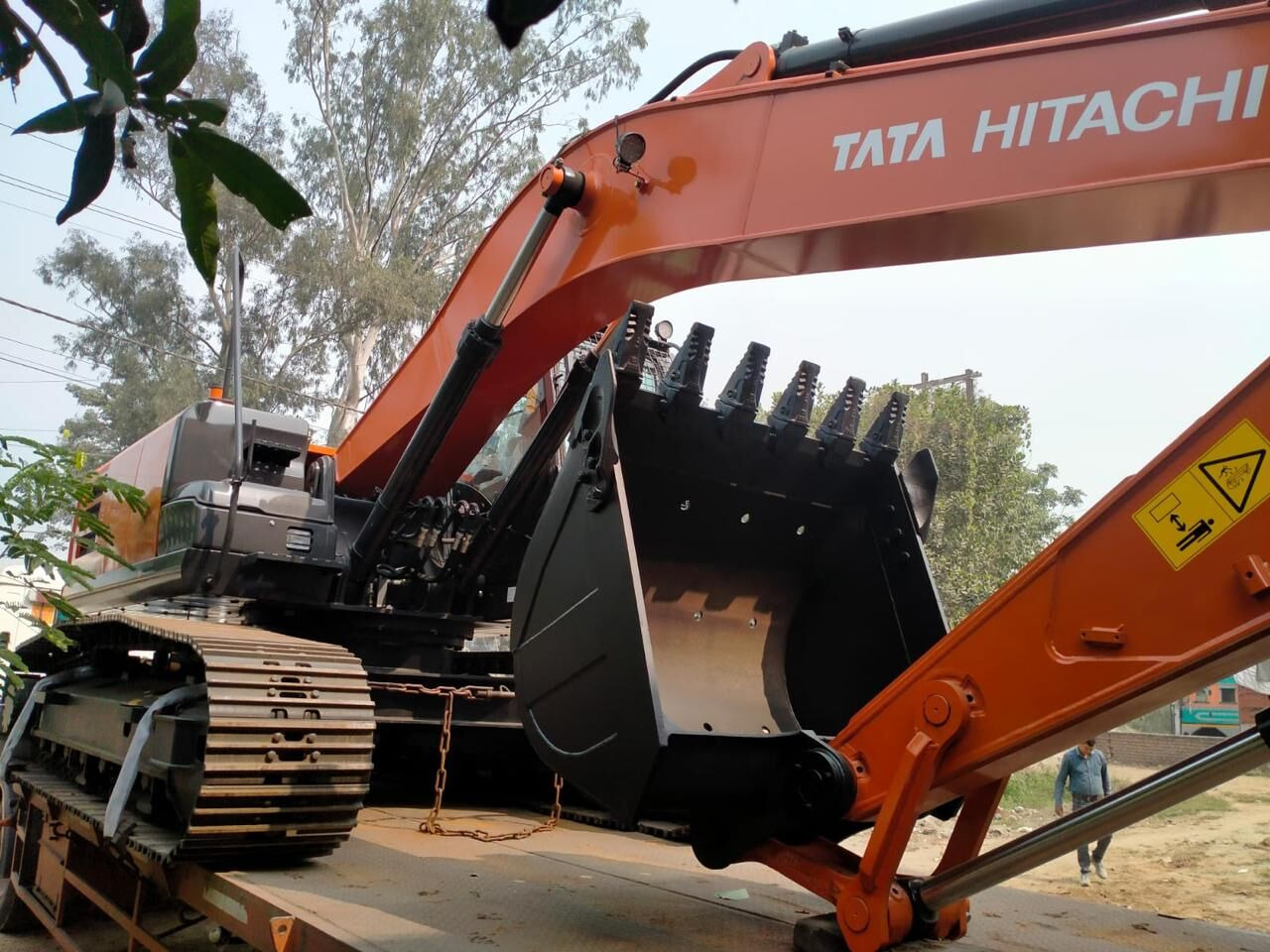New Hitachi ZX220 LC tracked excavator - Excavadora de cadenas: foto 1 New Hitachi ZX220 LC tracked excavator - Excavadora de cadenas: foto 1