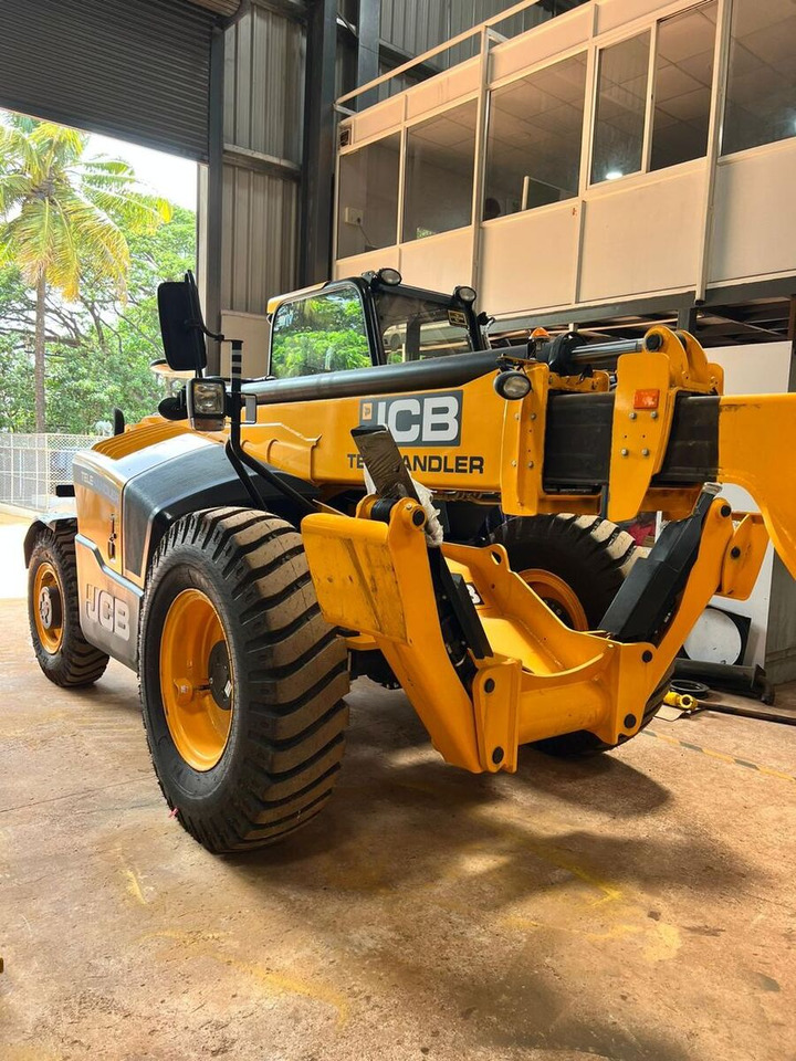 New JCB 530-110 telehandler - Manipulador telescópico: foto 3 New JCB 530-110 telehandler - Manipulador telescópico: foto 3