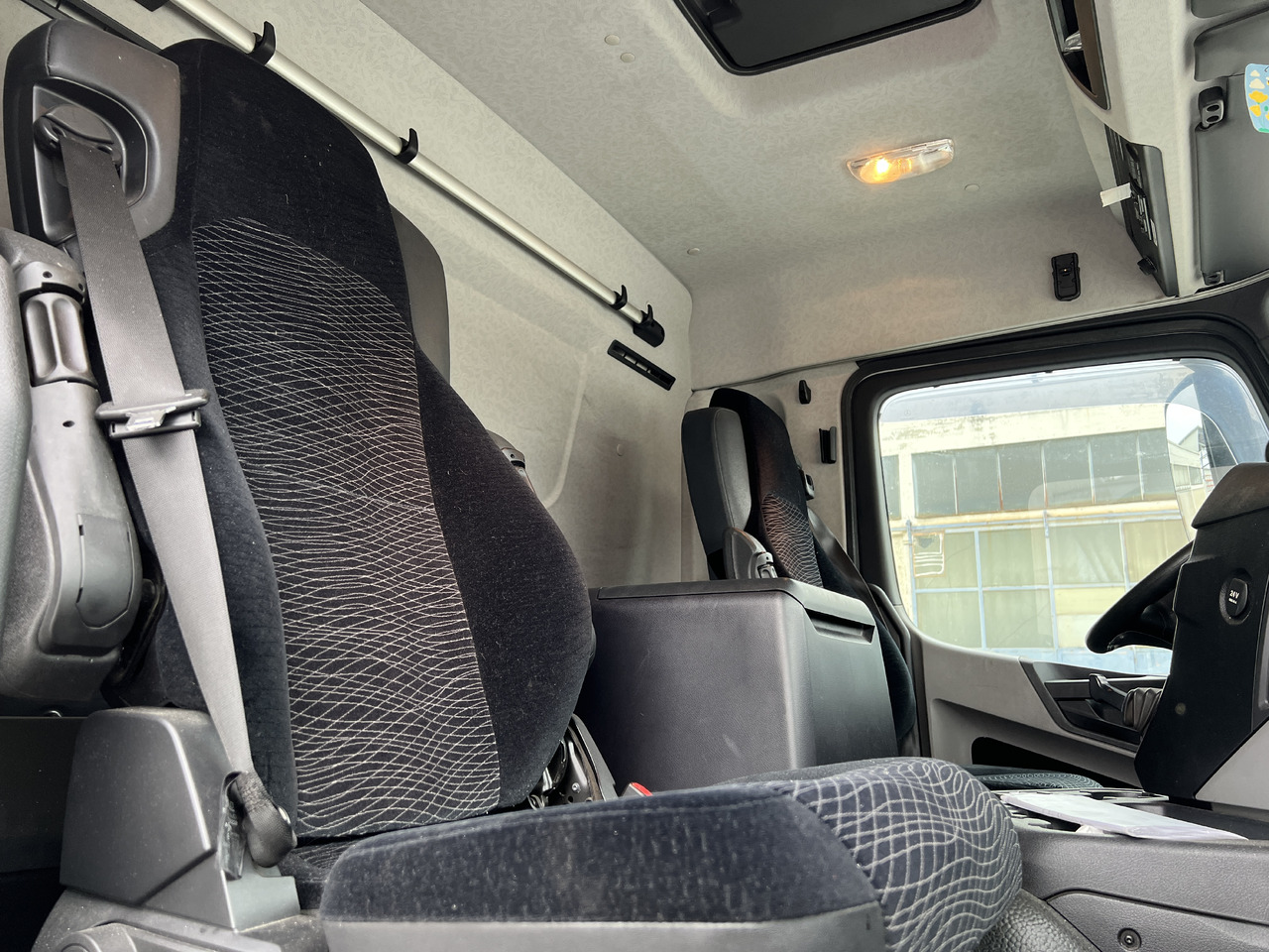 Camión transporte de bebidas para transporte de bebidas MERCEDES-BENZ ANTOS 18.30 L automatische Seitenladung | LBW | Klima | Tempomat: foto 31