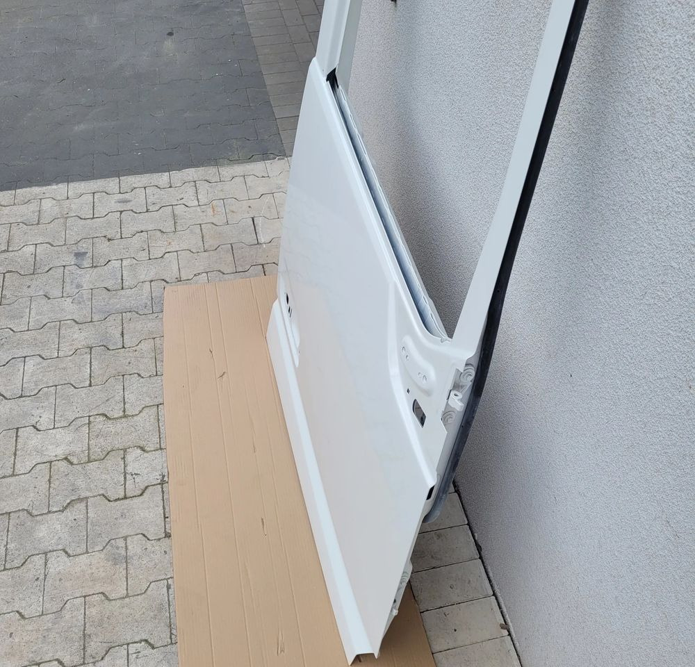 DRZWI PRAWE VOLVO FH4 ORYGINAŁ CHWALIM116 - Carrocería y exterior para Camión: foto 3 DRZWI PRAWE VOLVO FH4 ORYGINAŁ CHWALIM116 - Carrocería y exterior para Camión: foto 3