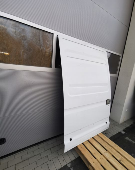 DRZWI PRZESUWNE IVECO DAILY PRAWE - Puerta y piezas para Camión: foto 3 DRZWI PRZESUWNE IVECO DAILY PRAWE - Puerta y piezas para Camión: foto 3
