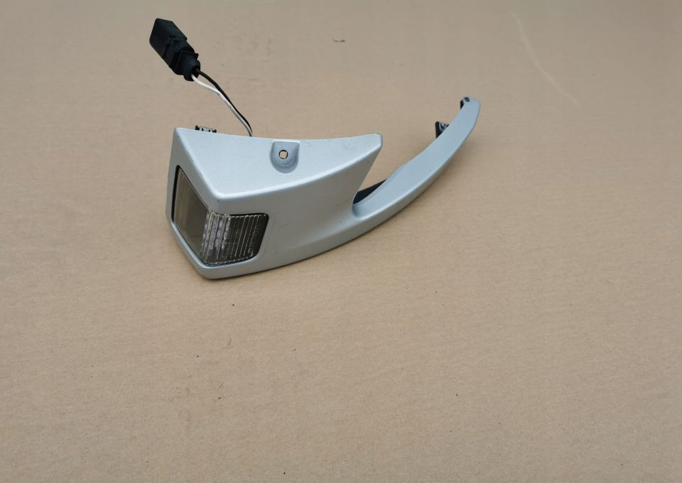 KIERUNKOWSKAZ VOLVO FMX 82462031 LH - Luz direccional para Camión: foto 1 KIERUNKOWSKAZ VOLVO FMX 82462031 LH - Luz direccional para Camión: foto 1