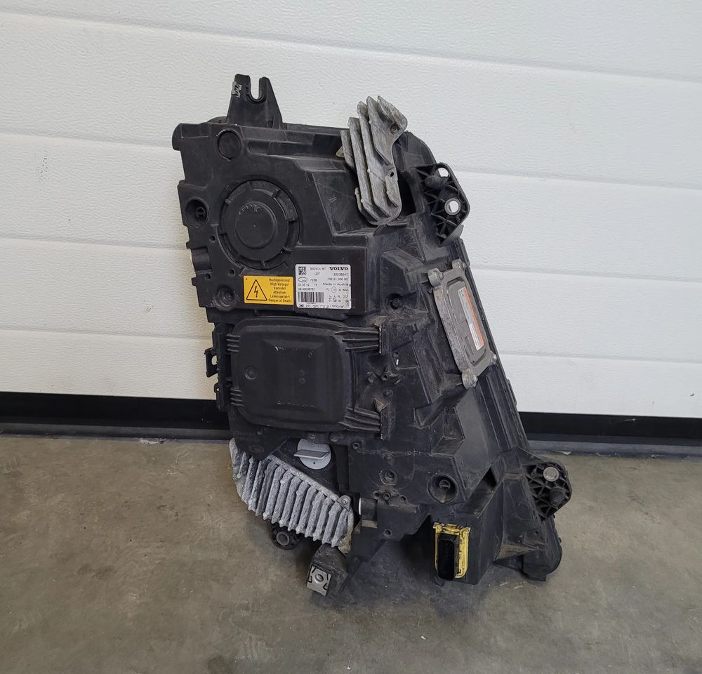 LAMPA BI XENON VOLVO FH4 22239247 - Carrocería y exterior para Camión: foto 5 LAMPA BI XENON VOLVO FH4 22239247 - Carrocería y exterior para Camión: foto 5