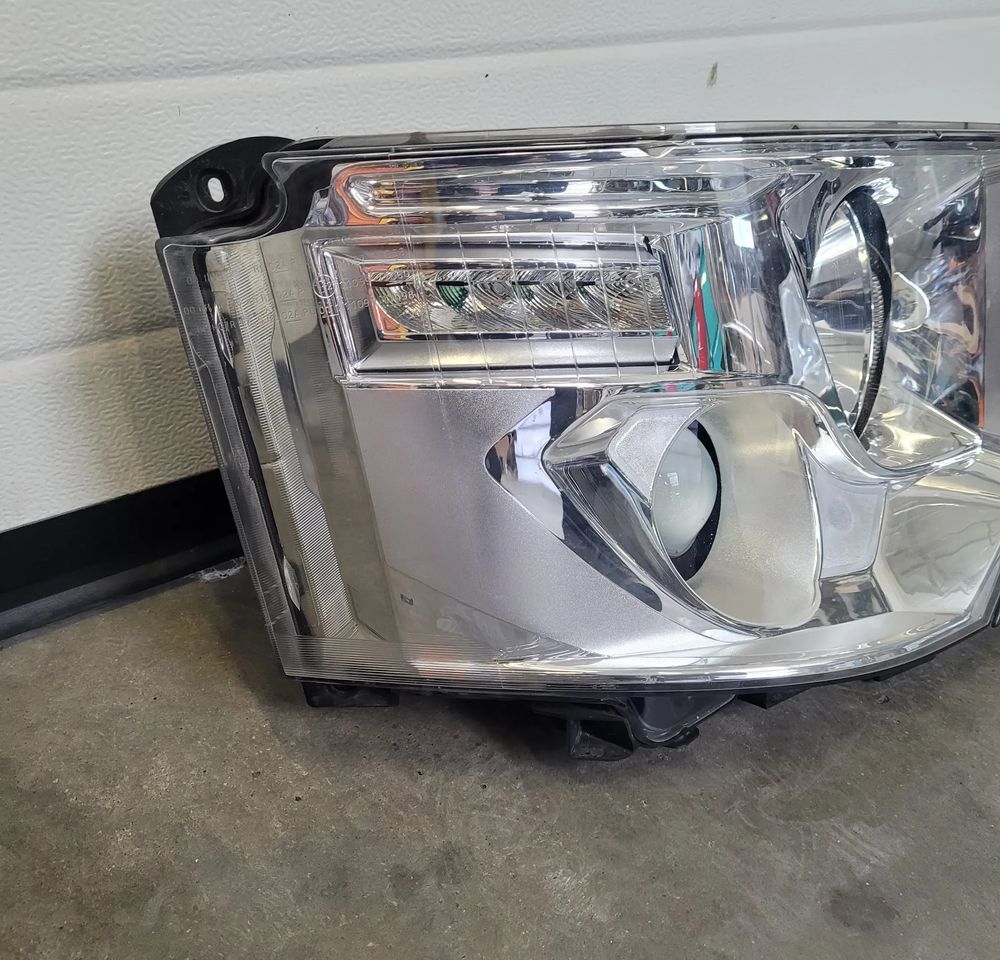 LAMPA LEWA RANGE T RENAULT LED OM 7482251329 - Carrocería y exterior para Camión: foto 3 LAMPA LEWA RANGE T RENAULT LED OM 7482251329 - Carrocería y exterior para Camión: foto 3