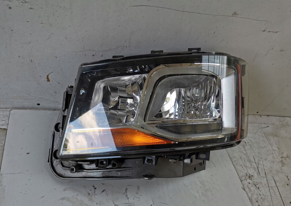 LAMPA MOCOWANIE H7 SCANIA S R NGT LH. ORYGINAŁ - Faro delantero para Camión: foto 1 LAMPA MOCOWANIE H7 SCANIA S R NGT LH. ORYGINAŁ - Faro delantero para Camión: foto 1