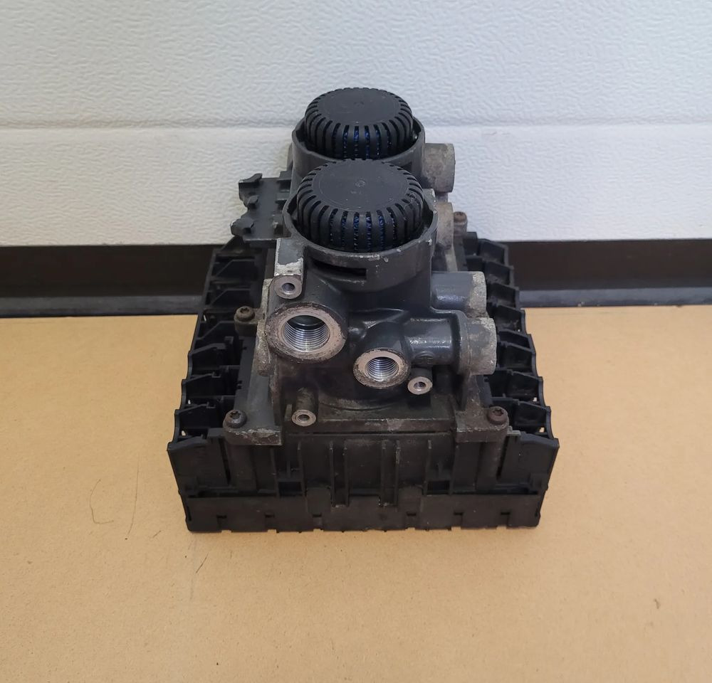 MODULATOR WABCO TEBS-E3 174738 CHWALIM116 - Carrocería y exterior para Camión: foto 2 MODULATOR WABCO TEBS-E3 174738 CHWALIM116 - Carrocería y exterior para Camión: foto 2