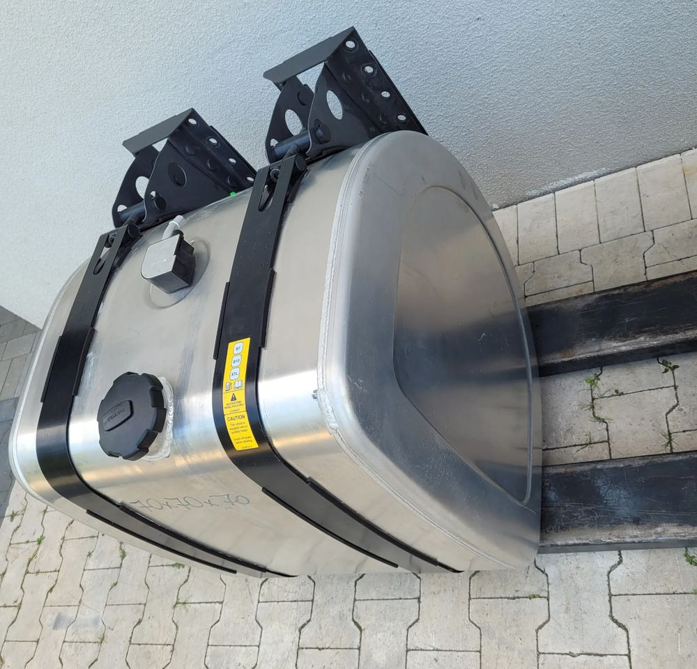 ZBIORNIK PALIWA VOLVO FH4 RENAULT 285L OM 22063854 70X70X70 - Depósito de combustible para Camión: foto 2 ZBIORNIK PALIWA VOLVO FH4 RENAULT 285L OM 22063854 70X70X70 - Depósito de combustible para Camión: foto 2