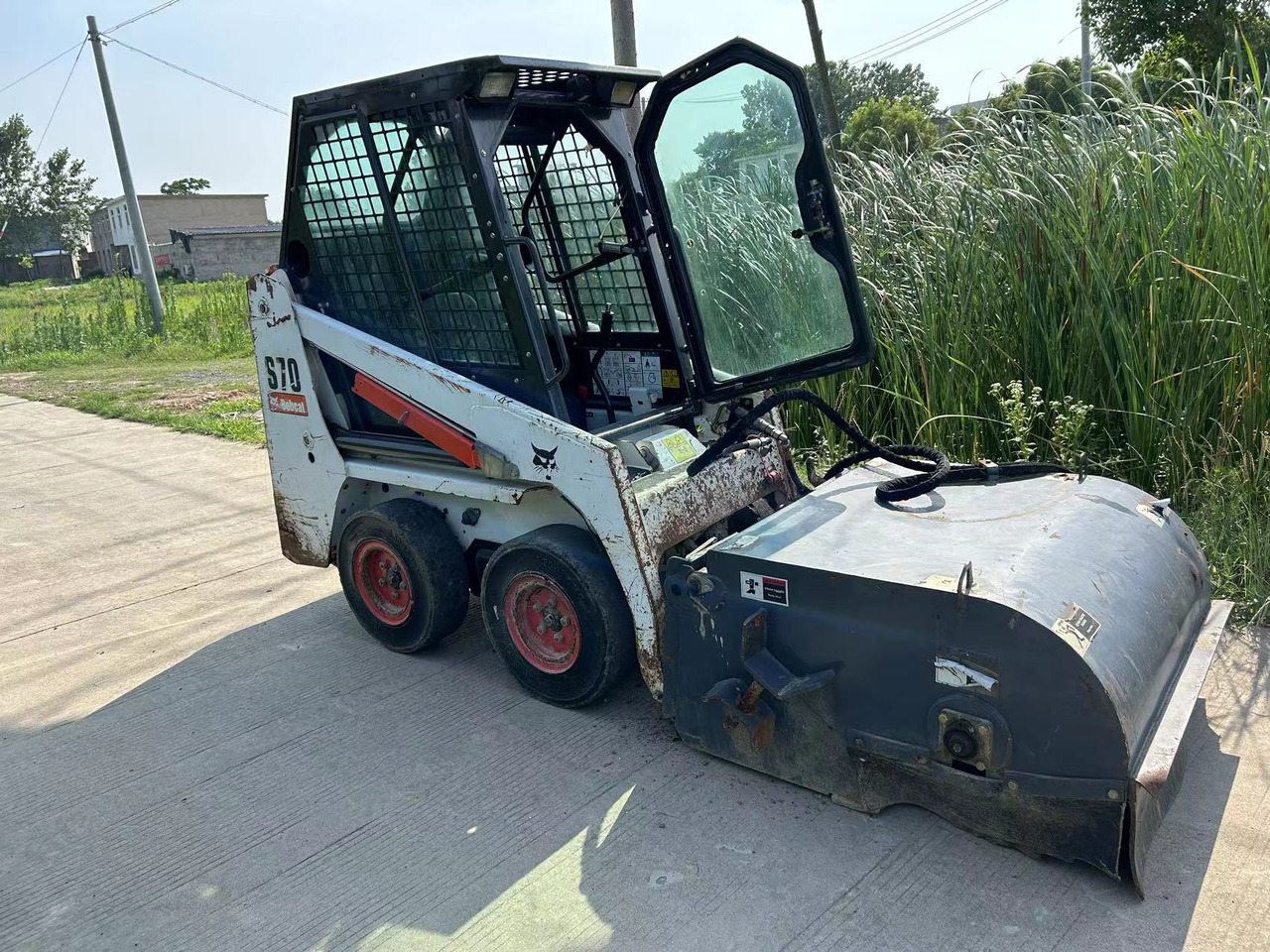 BOBCAT S70 Sliding Sweeper Click for Discount - Minicargadora: foto 3 BOBCAT S70 Sliding Sweeper Click for Discount - Minicargadora: foto 3
