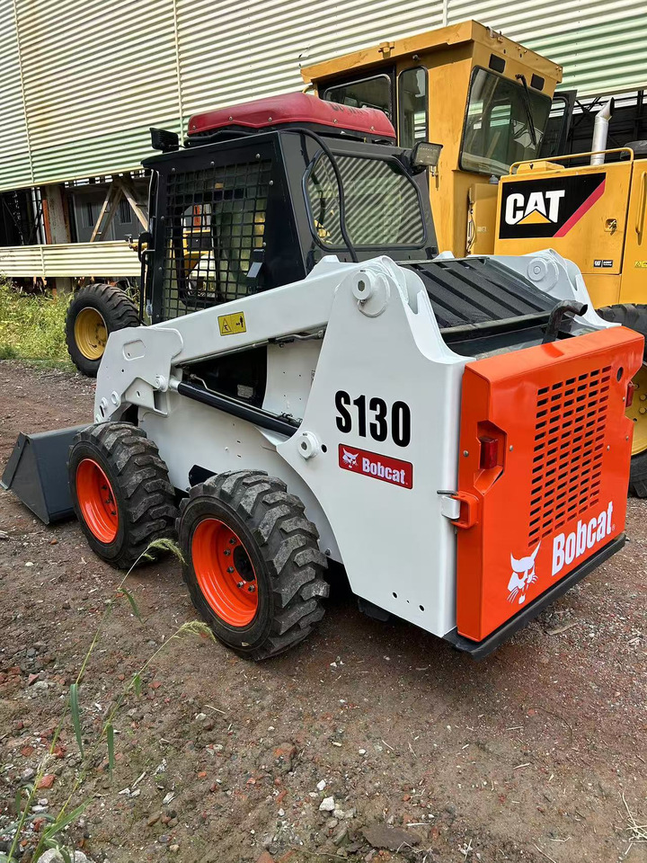 BOBCAT Skid Steer Loader S130 - Minicargadora: foto 1 BOBCAT Skid Steer Loader S130 - Minicargadora: foto 1