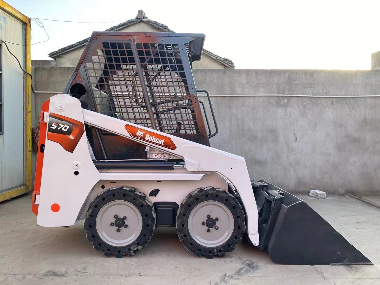 BOBCAT Skid Steer Loader S70 - Minicargadora: foto 1 BOBCAT Skid Steer Loader S70 - Minicargadora: foto 1