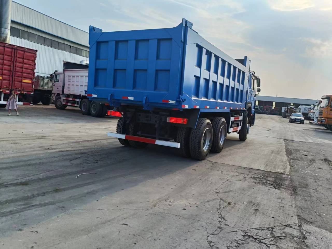 Camión HOWO DUMP TRUCK  6✖4: foto 6