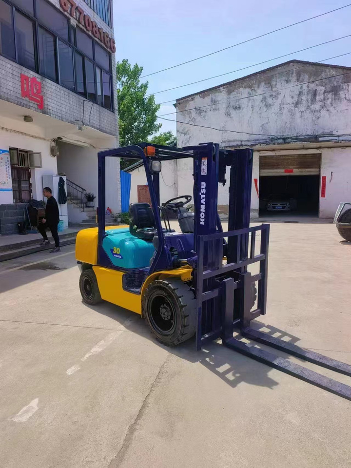 KOMATSU Forklift FD30 Click for Discount - Equipo de manutención: foto 1 KOMATSU Forklift FD30 Click for Discount - Equipo de manutención: foto 1