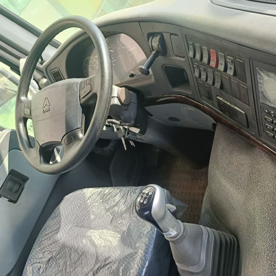 Camión hormigonera HOWO 6*4 Cement Mixer Truck: foto 10